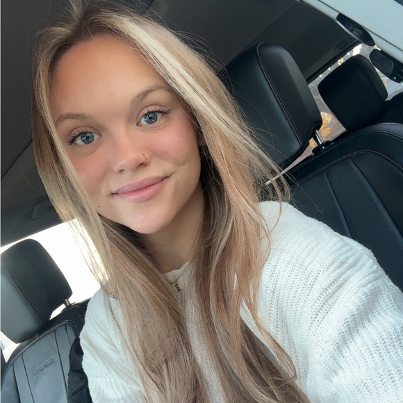 Meet your Posher, Alexis - Picture 1 of 1